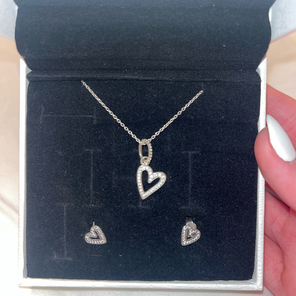 Pandora Heart Necklace with matching earring set